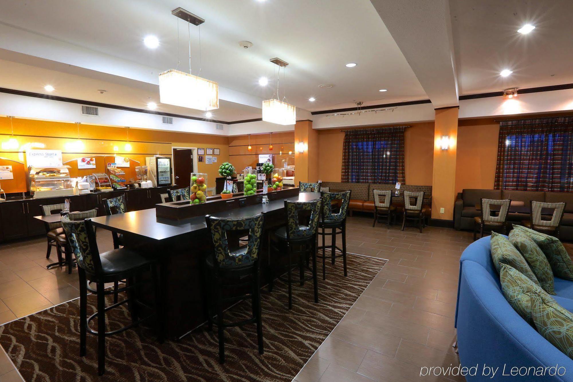 Holiday Inn Express Hotel & Suites Dallas West By Ihg Exterior foto