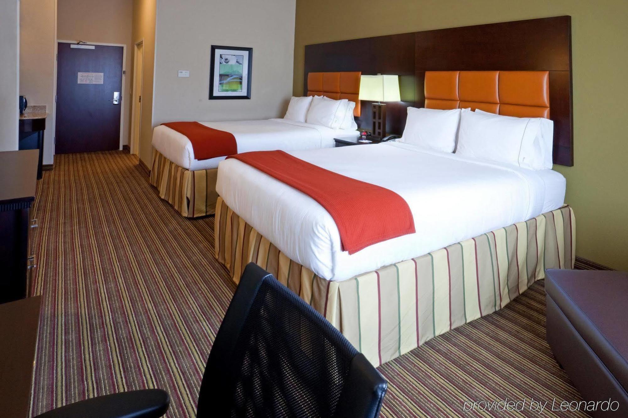 Holiday Inn Express Hotel & Suites Dallas West By Ihg Exterior foto